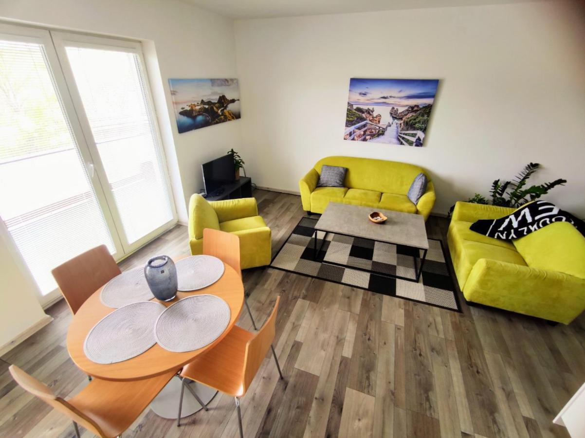Comfort Apartment For 6 & Loggia & Free Parking Ζιλίνα Εξωτερικό φωτογραφία